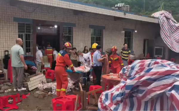 Tiệc mừng con đỗ đại học hóa thảm kịch: Bức tường đổ sập khiến 5 người thiệt mạng, 17 người bị thương
