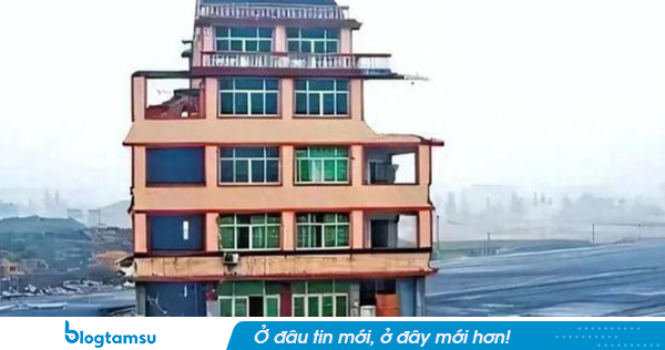 Chê tiền đền bù quá thấp, gia chủ quyết không di dời: 4 năm sống trơ trọi giữa quốc lộ rồi bất ngờ rời đi
