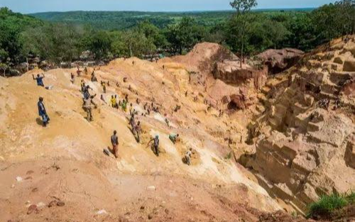 Sập mỏ vàng khiến hơn 100 người thiệt mạng, số thương vo:ng vẫn tiếp tục tăng