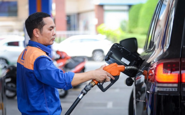 Giá xăng dầu hôm nay 21/8: Trong nước áp dụng mức giá mới