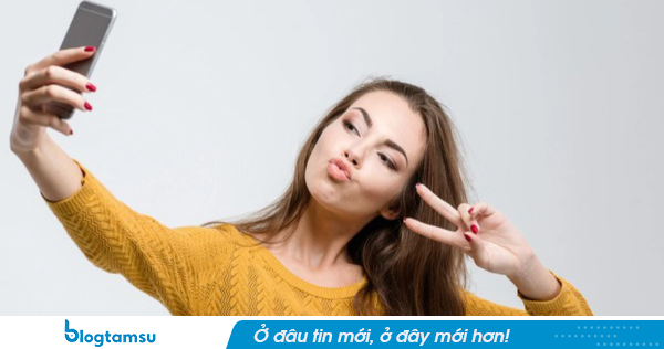 Công an CẢNH BÁO KHẨN cho tất cả những người có thói quen chụp ảnh giơ 2 ngón tay 'say hi': CỰC KỲ NGUY HIỂM