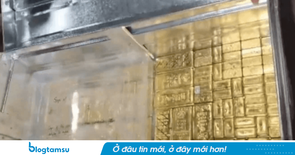 Tịch thu 7kg vàng trị giá 26,4 tỷ, 4 đồng hồ xa xỉ, 3,4 tỷ đồng tiền mặt chất đống trong nhà của 3 người đàn ông