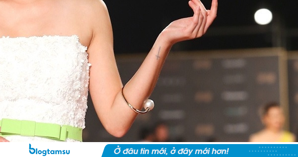 Bắt nữ diễn viên nổi tiếng ngay tại sân bay liên quan đến chất lạ