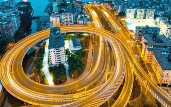 Chủ căn hộ 30m² không chịu di dời khiến chủ đầu tư phải tốn thêm 364 tỷ đồng xây cầu vượt 360 độ bao quanh: “Tôi muốn tiền phá dỡ ngang giá cây cầu!”.