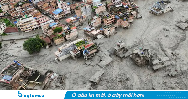 Gần 1.500 người mất tích, ít nhất 392 người thiệt mạng vì lũ quét tại Nepal - Những hình ảnh không thể thương tâm hơn