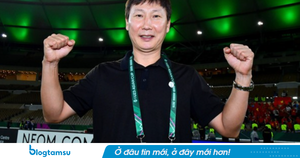 Câu trả lời của HLV Kim Sang-sik khi được hỏi có “ma thuật đen” khiến Thái Lan liên tục phản lưới