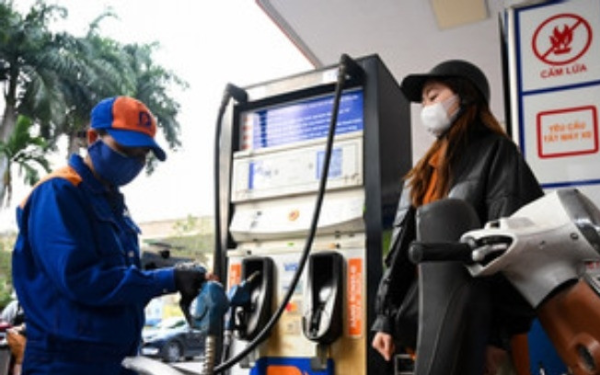 Giá xăng dầu hôm nay 29/8: Tiếp đà giảm