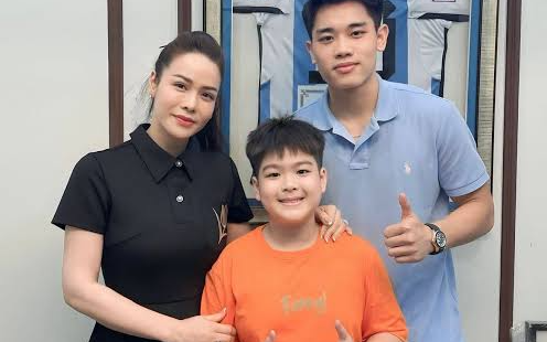 Nhật Kim Anh khoá bình luận bài đăng về Đình Bắc