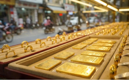 Giá vàng rơi thẳng đứng: Đã tìm ra LÝ DO cay đắng