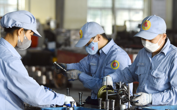 Từ 10/9, công ty trả lương chậm hoặc thiếu phải trả thêm tiền lãi cho người lao động