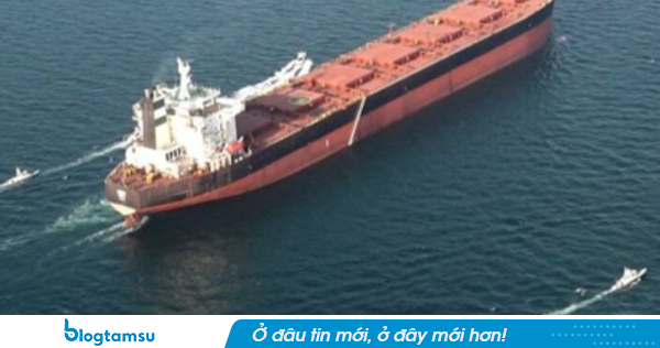 Bị sóng cuốn ra ngoài khơi, cô gái được giải cứu sau 36 giờ trôi nổi trên biển