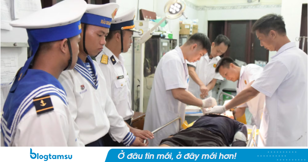 Bệnh xá đảo Trường Sa cấp cứu ngư dân bị chấn thương sọ não