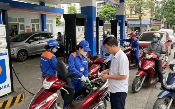 Giá xăng dầu hôm nay 5/9: Đồng loạt tăng
