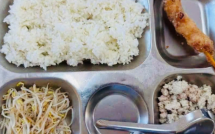 Dồn dập phản ứng về suất ăn bán trú ở Hà Nội