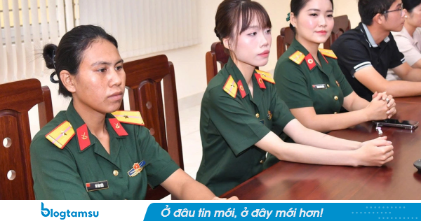 Vợ chiến sĩ tử vong khi cứu người được tuyển làm quân nhân