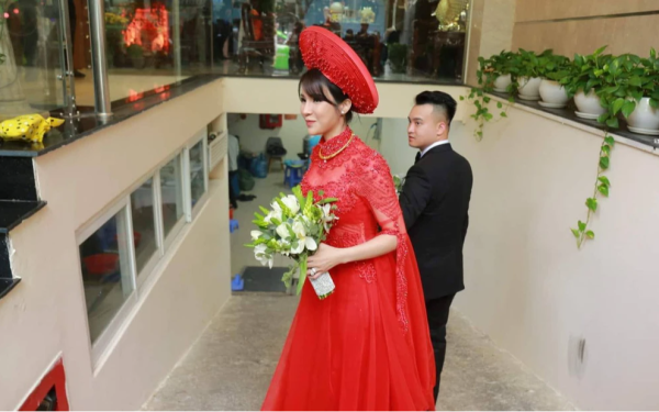 Ngày cưới thiếu gia Đức Phạm, Diệp Lâm Anh phải đi cửa phụ vào nhà, biết lý do chị em xót xa: Đúng là điềm báo