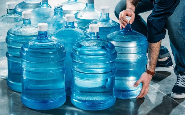 Lời khuyên cho những gia đình đang dùng nước đóng bình