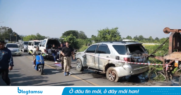 Phát hiện 9 người tử vong trong xe ô tô rơi xuống kênh