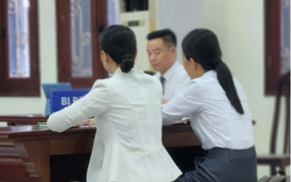 Người đàn ông 63 tuổi kiện 