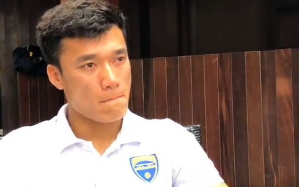 Thủ môn Bùi Tiến Dũng: "Đã có lúc tôi như sống trong bóng tối, kiệt quệ"