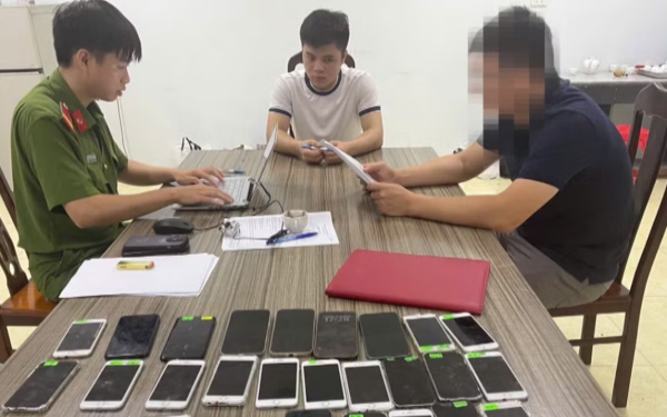 Kịch bản lừa tiền của 8 đối tượng giả danh shipper
