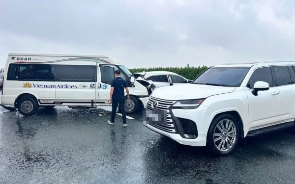 Tạm giữ hình sự tài xế xe Lexus lạng lách, chặn xe khác dẫn đến tai nạn trên cao tốc