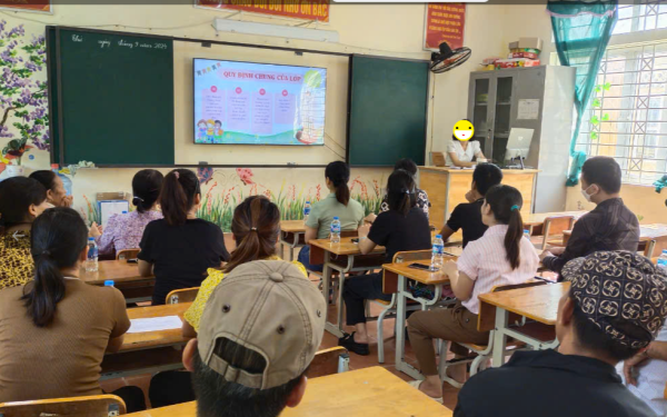 Nhờ cô giáo đóng BHYT giúp nhưng không được đồng ý, phụ huynh quay ra 