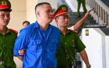 Loạt bác sĩ ra tòa trong vụ 