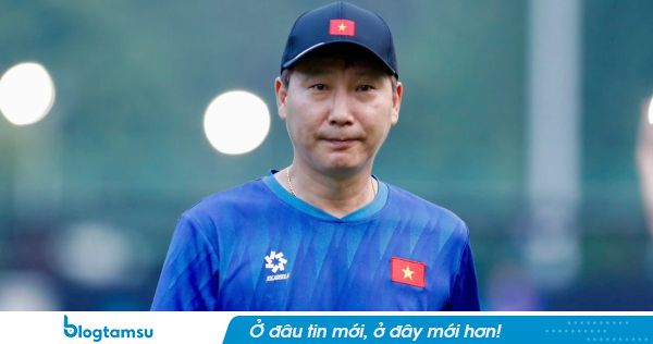 HLV Kim Sang-sik xin lỗi về chấn thương của Nguyễn Xuân Son