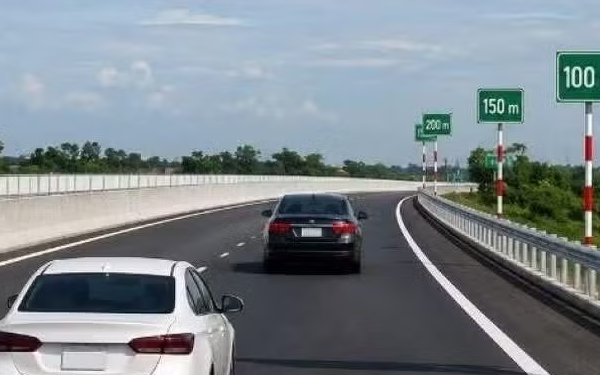 Đề nghị Cục Cảnh sát Giao thông xác định những đoạn cao tốc phạt lỗi không giữ khoảng cách