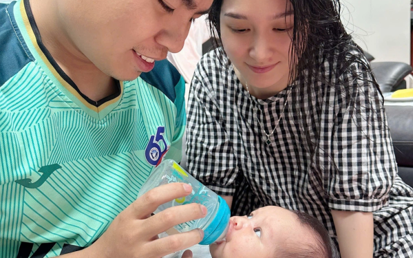 Chàng trai Hà Nội hoãn cưới vì mẹ sinh em bé