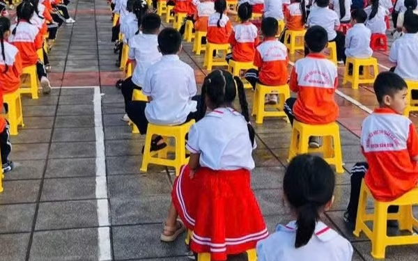 Cô giáo chủ nhiệm bị tạm đình vì phản ánh đánh học sinh