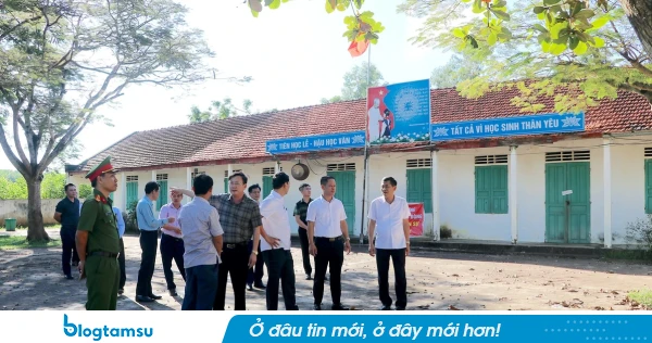 Vụ hàng trăm học sinh nghỉ học để phản đối sáp nhập: Lãnh đạo tỉnh đối thoại với phụ huynh