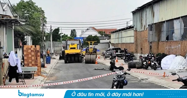 Đang thổi bụi, một người đàn ông bị xe lu cán tử vong tại chỗ