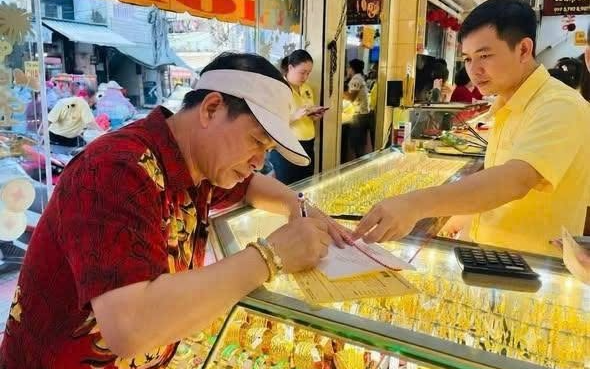 Giá vàng hôm nay (2/10): Quay đầu giảm