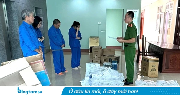 4 người trong một gia đình cùng bị khởi tố, công an thu giữ gần 9000 gói thuốc lá nhập lậu