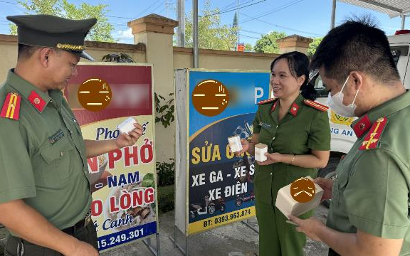 Công an cảnh báo người dân cẩn thận trước hoạt động cho, tặng ống đũa, mũ bảo hiểm... gắn với quảng cáo cờ bạc trá hình của nhiều đối tượng