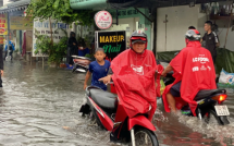 Mưa lớn dồn dập ở TPHCM, cơ quan khí tượng cảnh báo 