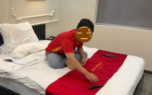 Nam sinh viên bị lừa hơn 90 triệu đồng, ép tự nhốt mình trong khách sạn