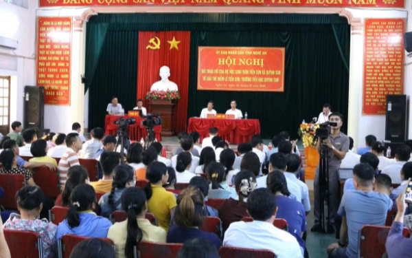 Vụ hàng trăm học sinh nghỉ học: Công an làm việc với 2 phụ huynh