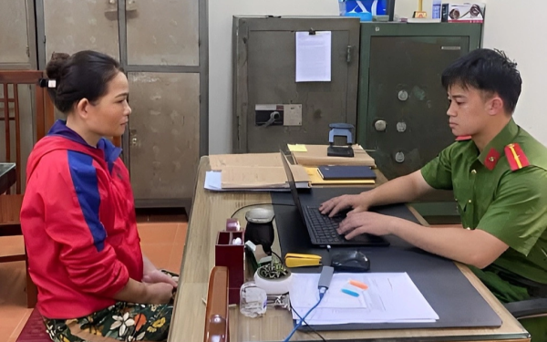 Ép con của bạn trai uống thuốc diệt chuột để trút giận