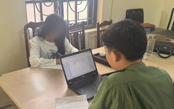 Công an làm việc với cô gái admin 