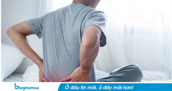 Bị đau lưng, người đàn ông kê gối khi ngủ, sáng hôm sau liệt hai chân: Bác sĩ lên tiếng cảnh báo