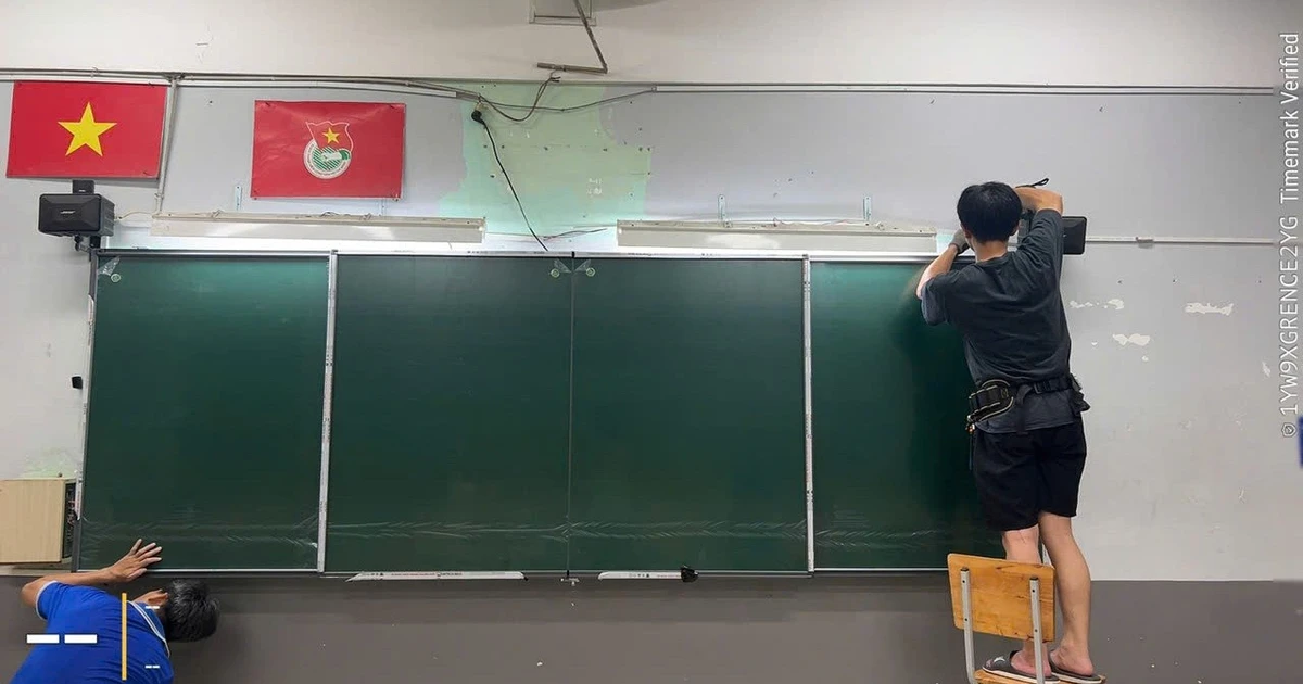 Vụ lớp 12 thiếu bảng, giáo viên phải viết lên tường: Lắp bảng mới trong đêm