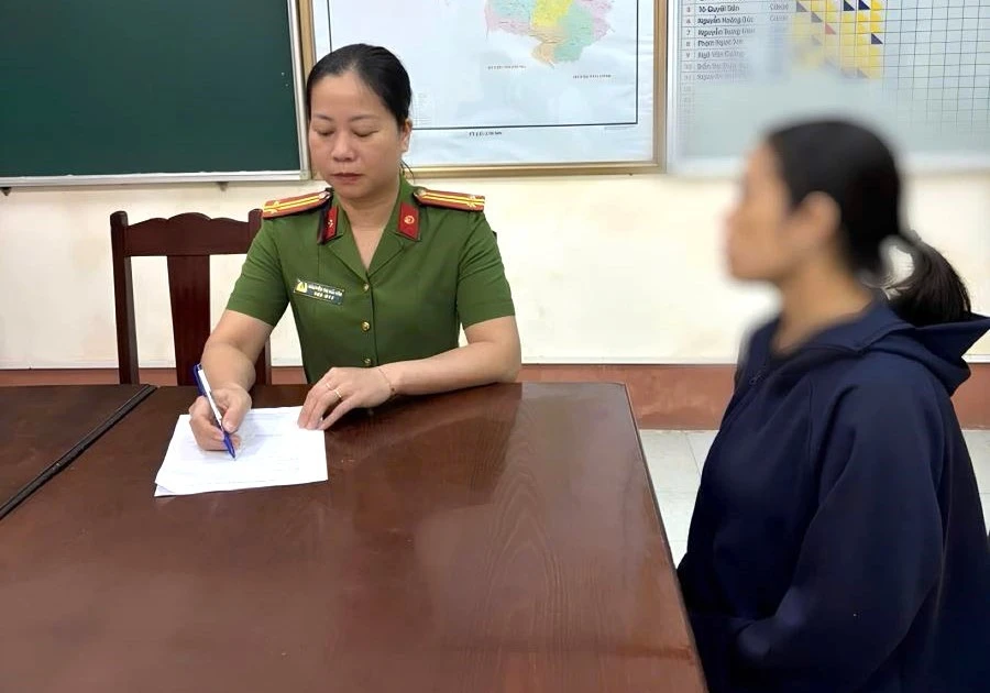 Công an kịp ngăn chặn vụ mua bán đất tiền tỷ từ dấu hiệu bất thường của sổ đỏ