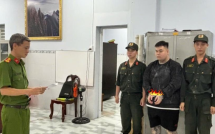 Nổ súng bắn chủ nợ giữa đường