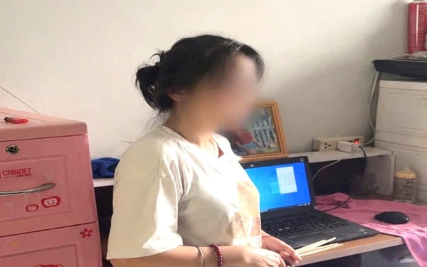 Đột kích bắt quả tang người phụ nữ gọi hàng nghìn cuộc điện thoại, giăng bẫy 