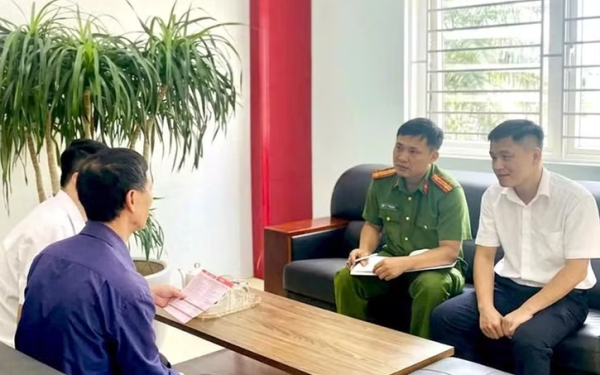 Nhân viên ngân hàng báo công an khi khách rút 1,5 tỷ đồng