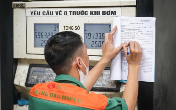 Đề xuất doanh nghiệp xăng dầu công bố giá mới trước ít nhất 30 phút