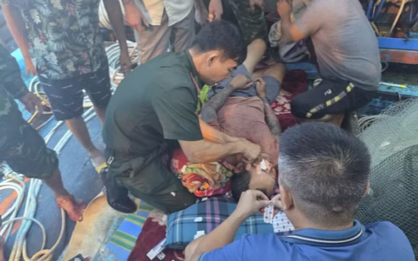 Tàu cá Quảng Trị cứu sống ngư dân Hà Tĩnh mất tích gần hai ngày trên biển